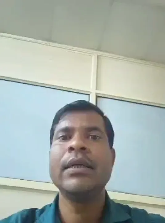 लखीमपुर खीरी: तहसील में पत्रकार ने लेखपाल पर बनाया रौब, वायरल वीडियो ने खोली पोल