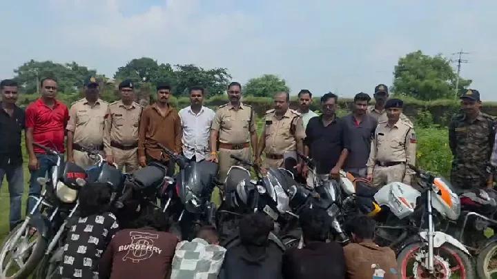 टीकमगढ़ पुलिस ने पकड़े 7 मोटरसाइकिल चोर, 9 मोटरसाइकिलें बरामद