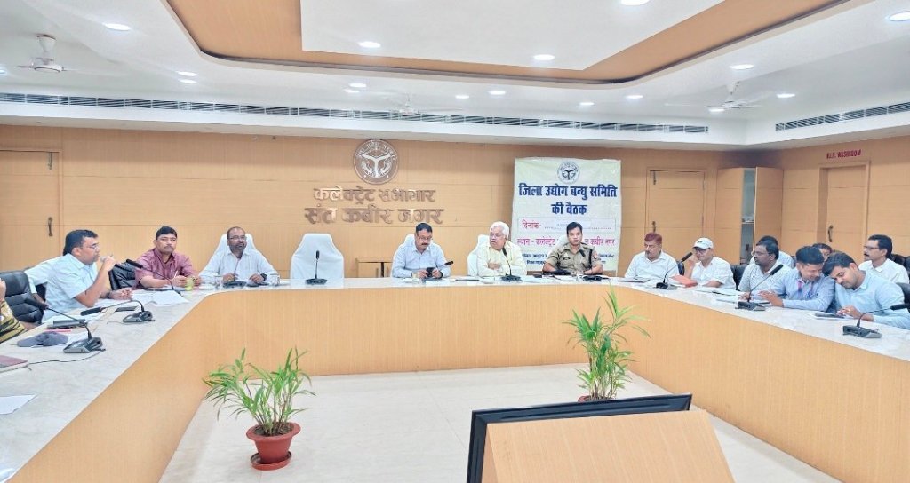 संत कबीर नगर में उद्योगों को गति: 2000 करोड़ के निवेश लक्ष्य पर जोर