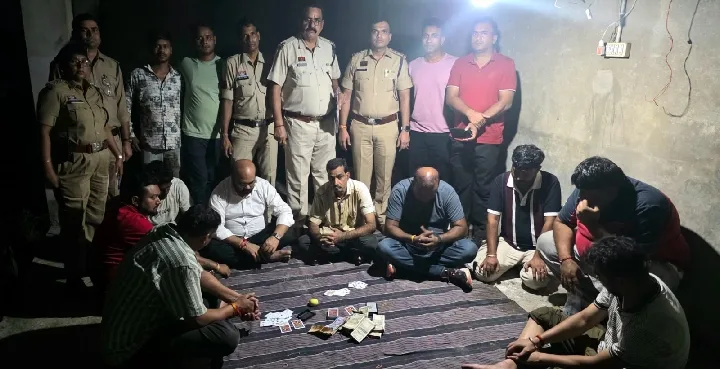 जांजगीर में जुआ फड़ पर पुलिस की कार्रवाई, 9 जुआरी गिरफ्तार