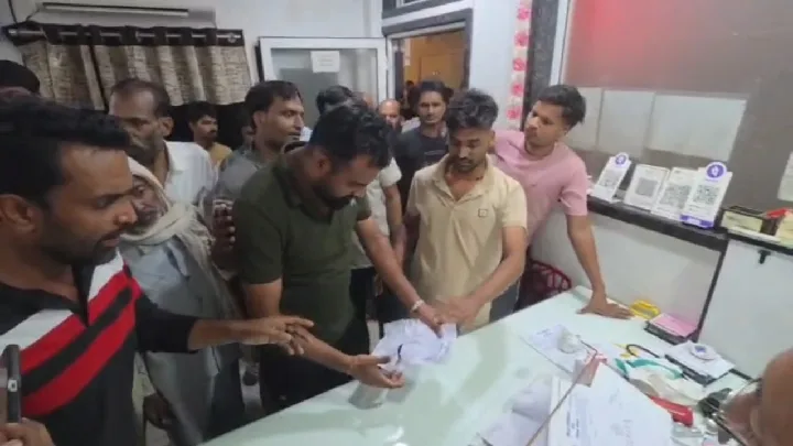 हर्निया ऑपरेशन के दौरान मरीज की मौत, गुस्साए परिजनों ने किया हंगामा