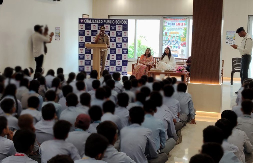 खलीलाबाद पब्लिक स्कूल में सड़क सुरक्षा जागरूकता कार्यक्रम आयोजित
