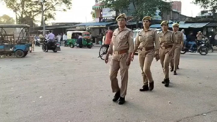 मिशन शक्ति: महुली पुलिस ने चलाया सुरक्षा अभियान, संदिग्धों से पूछताछ