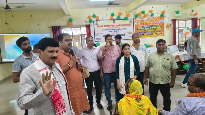 सेवा संकल्प अभियान में दिव्यांगजनों को मिले उपकरण और पेंशन प्रमाण-पत्र