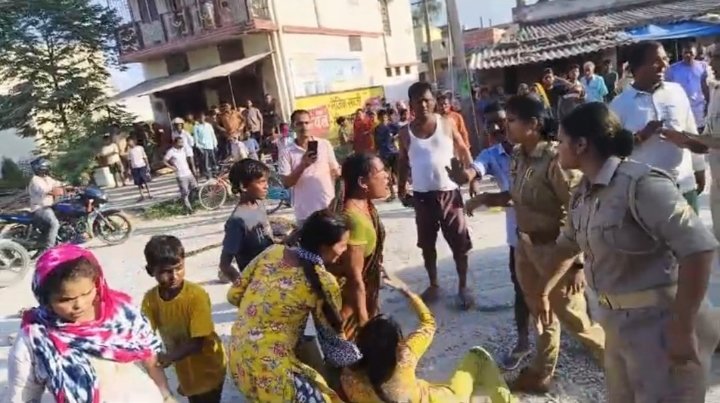 जमीन विवाद में हाईवोल्टेज ड्रामा: राजस्व टीम के लौटने के एक घंटे बाद ही युवक ने खुद को लगाई आग।