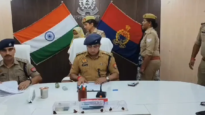 झोला काटकर चेन चोरी, दो महिलाएं गिरफ्तार