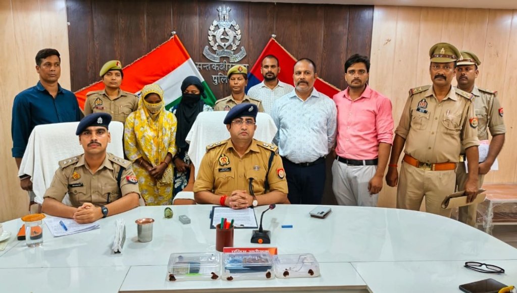 ई-रिक्शा में झोला काटकर चेन चोरी, दो महिलाएं गिरफ्तार