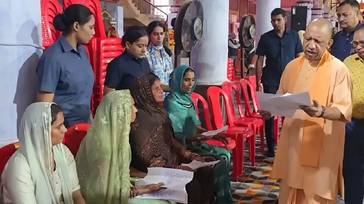 योगी आदित्यनाथ का जनता दरबार, समस्याओं का निस्तारण