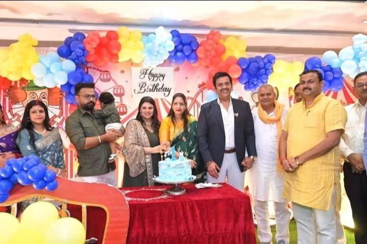 गोरखपुर में भतीजी के सुपुत्र का जन्मदिन, आशीर्वाद दिया