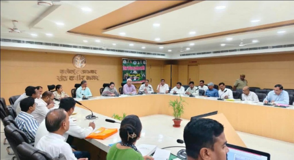 जिलाधिकारी ने दिए निर्देश, वृक्षारोपण की जियोटैगिंग इसी माह पूर्ण करें